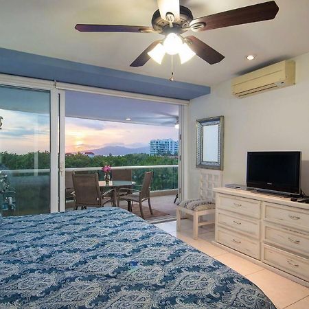 נובו ואלארטה Breathtaking Villa Magna Beachfront Condo, 3 Bedrooms Sleeps 6 מראה חיצוני תמונה