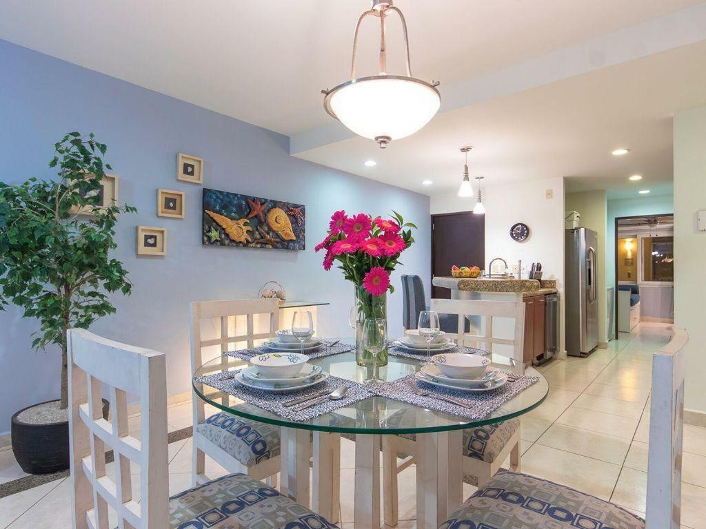 נובו ואלארטה Breathtaking Villa Magna Beachfront Condo, 3 Bedrooms Sleeps 6 מראה חיצוני תמונה